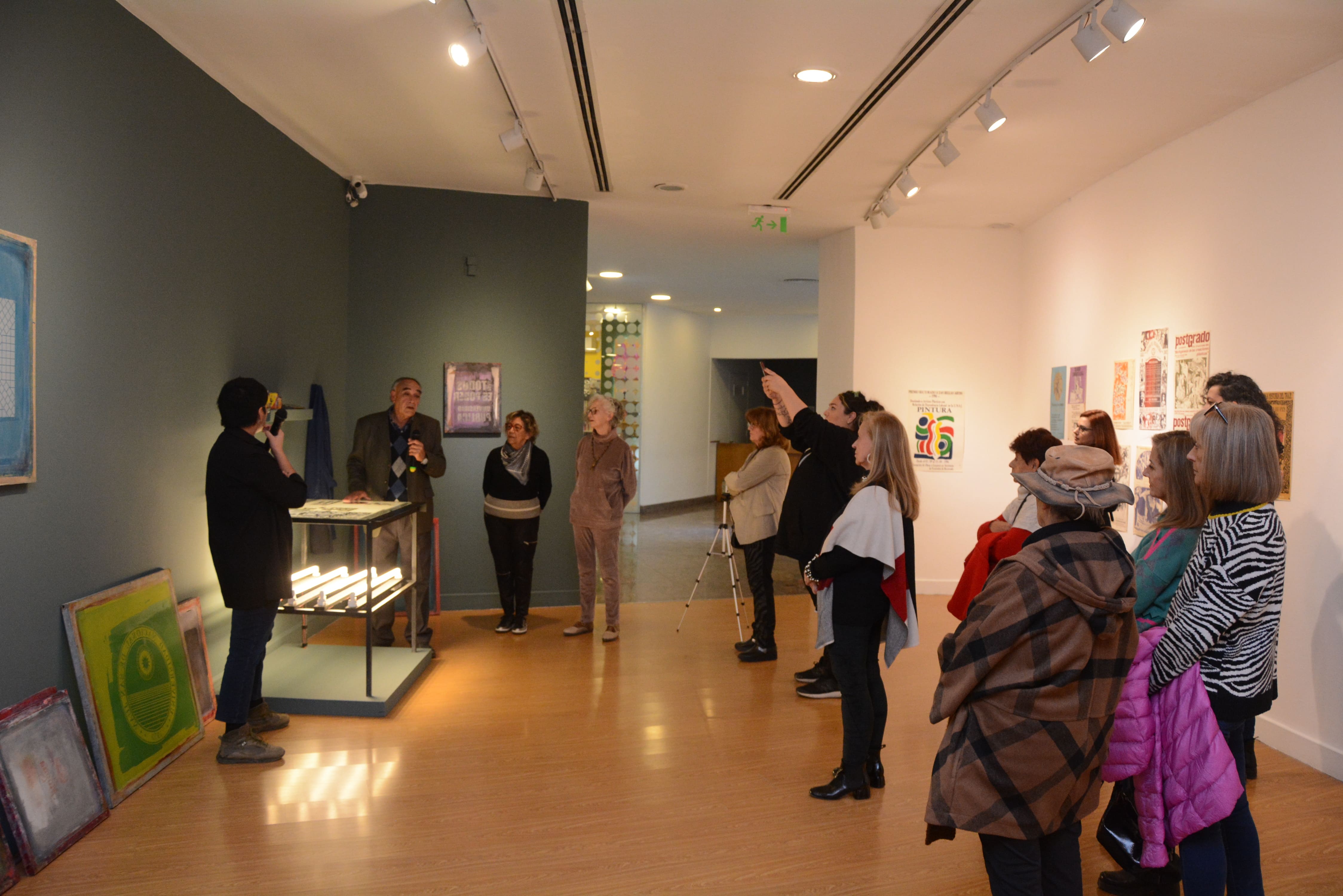 Visita Guiada sobre la muestra "Relatos Gráficos. Afichismo en el Museo Tornambé" 2024. MPBA Franklin Rawson.